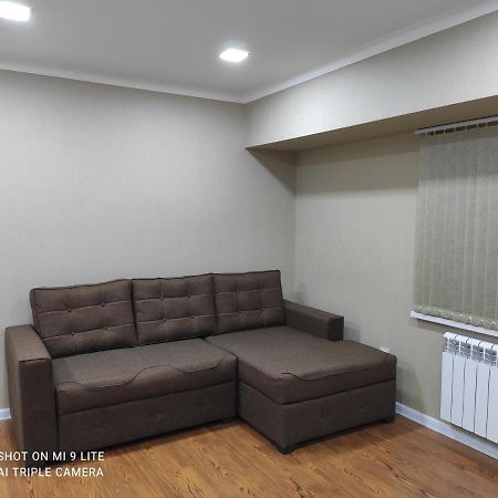 1-bedroom Apartment in the very city center  Tasjkent Buitenkant foto
