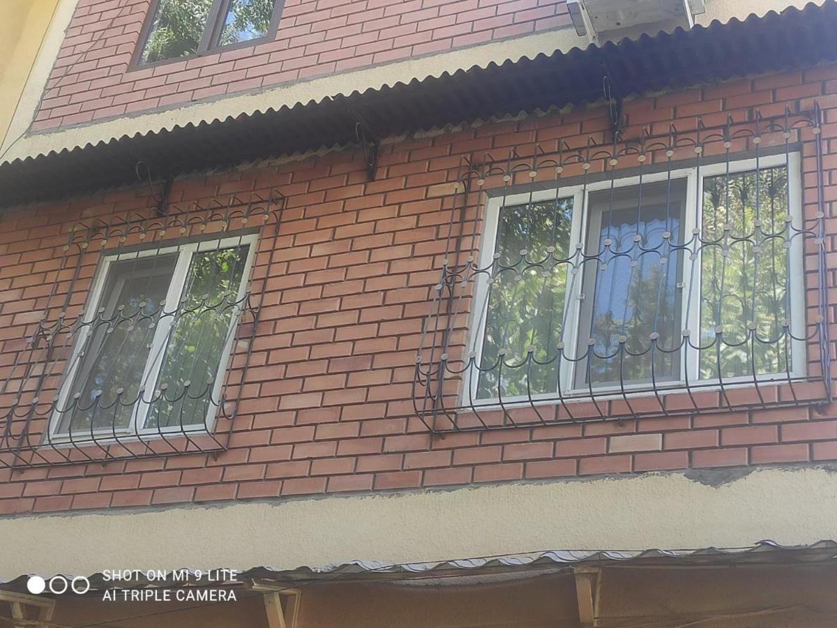 1-bedroom Apartment in the very city center  Tasjkent Buitenkant foto